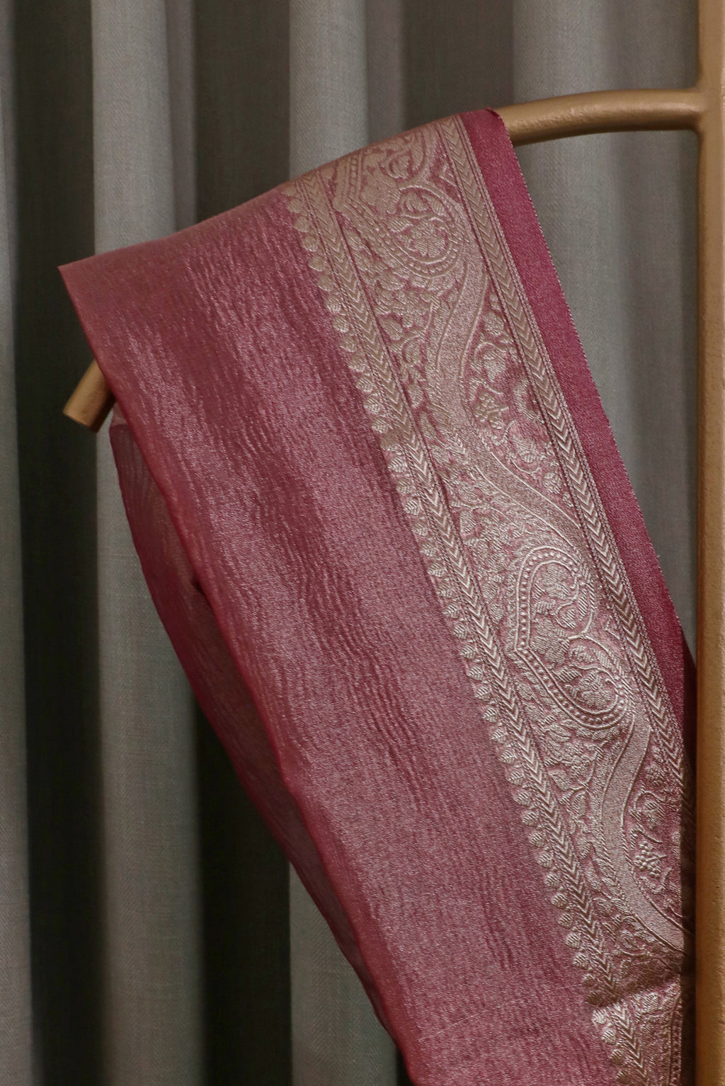Plum Crushed Tissue Buti Saree