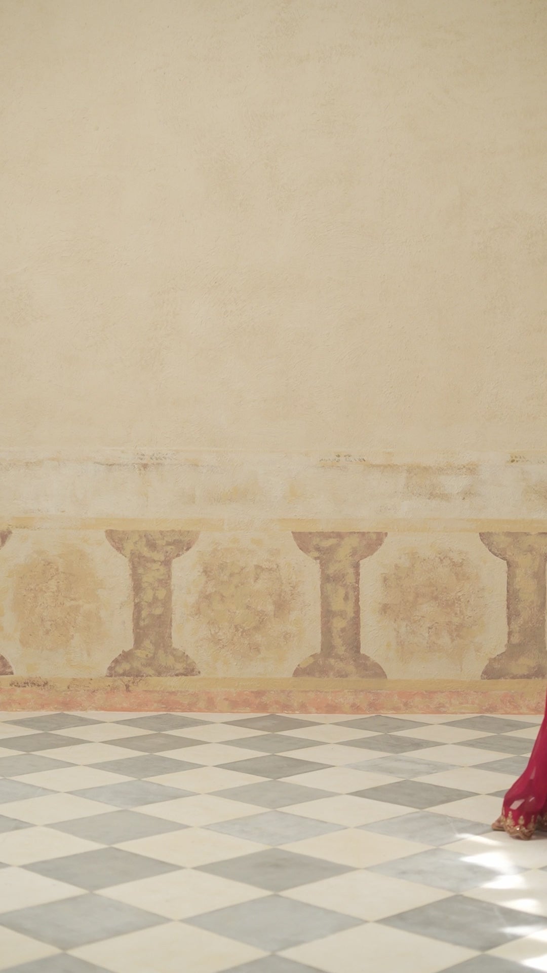 Zoha Scallop Plum Saree